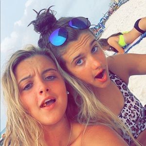 Meet your Posher, Elaine